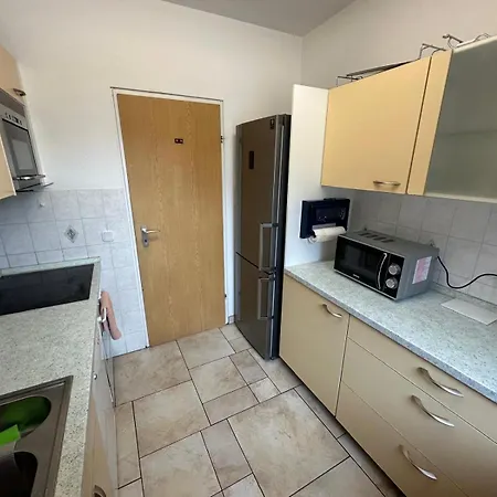 Center - 4 With Kitchen And 2 Bathrooms דירה