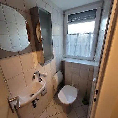 Apartment Center - 4 With Kitchen And 2 Bathrooms *