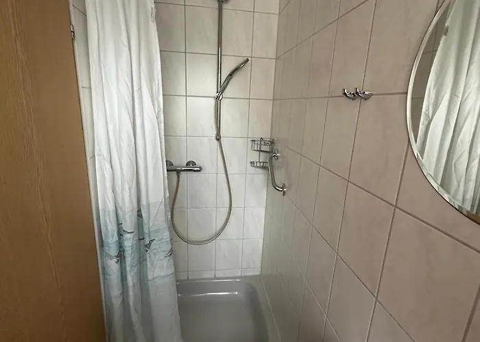 Center - 4 With Kitchen And 2 Bathrooms *